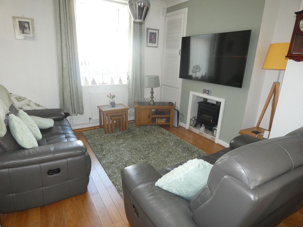 Property photo 3 of 9 Front Lounge