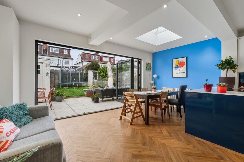 Property photo 3 of 20