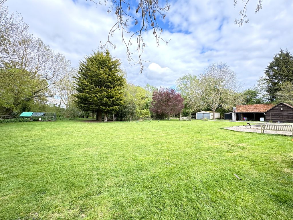Property photo 2 of 27