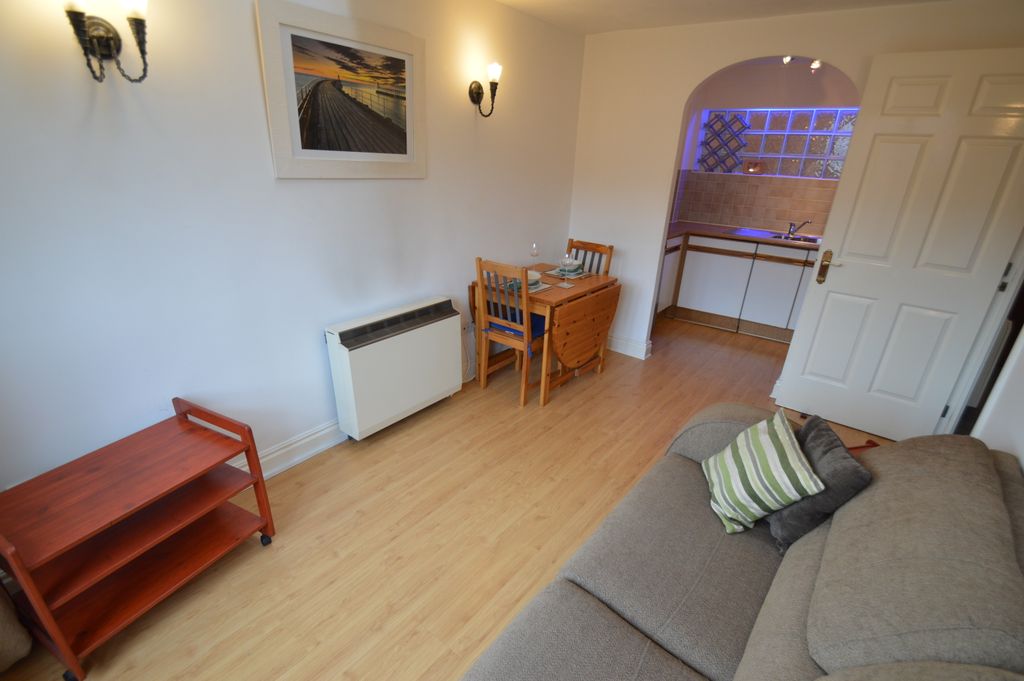 Property photo 3 of 13 Lounge