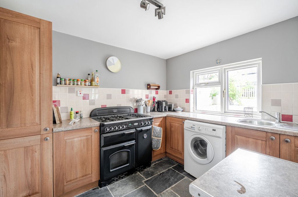 Property photo 3 of 17 1439799-8-69F0d01...