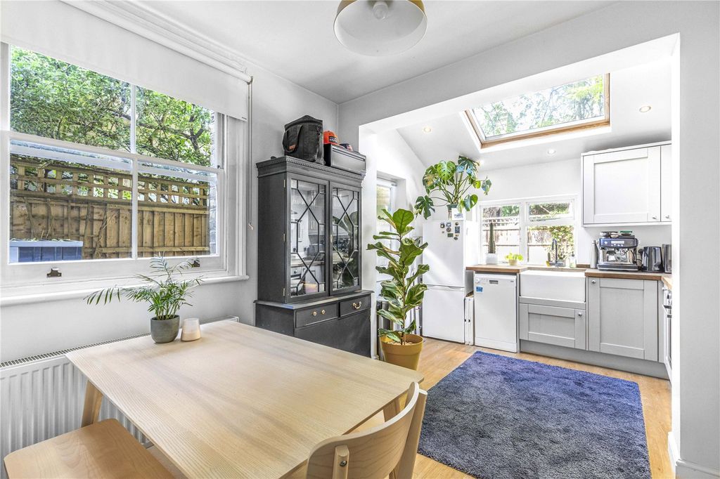 Property photo 3 of 9 Kitchen/Dining Area