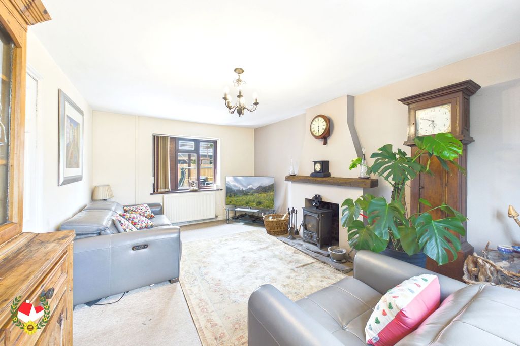 Property photo 2 of 19