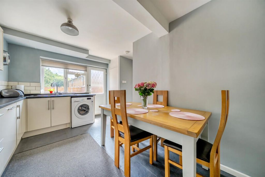 Property photo 2 of 11 2-Kitchen.Jpg