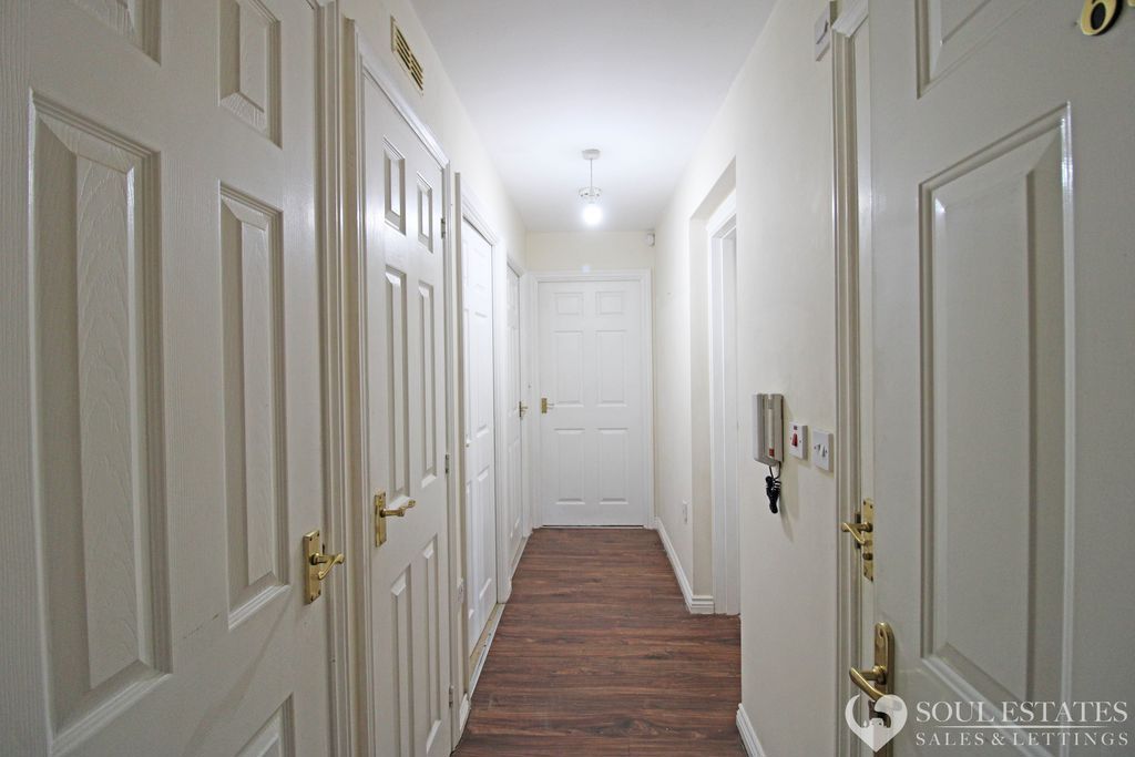 Property photo 3 of 13 Entrance Hallway