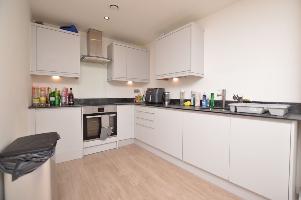 Property photo 3 of 6 Kitchen