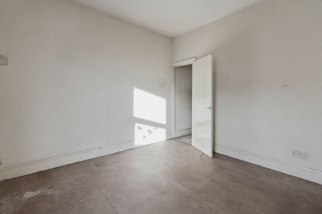 Property photo 3 of 17 29 Banner Street, Liverpool, L15 0Hg