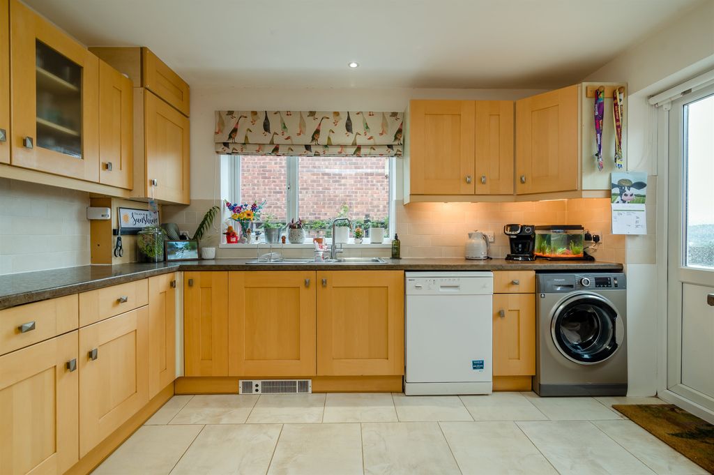 Property photo 2 of 25