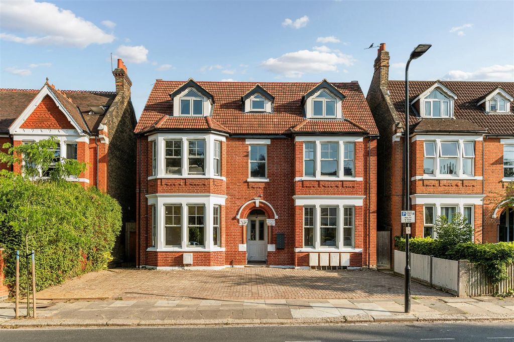 Property photo 1 of 10 32 Creffield Road-1m.Jpg