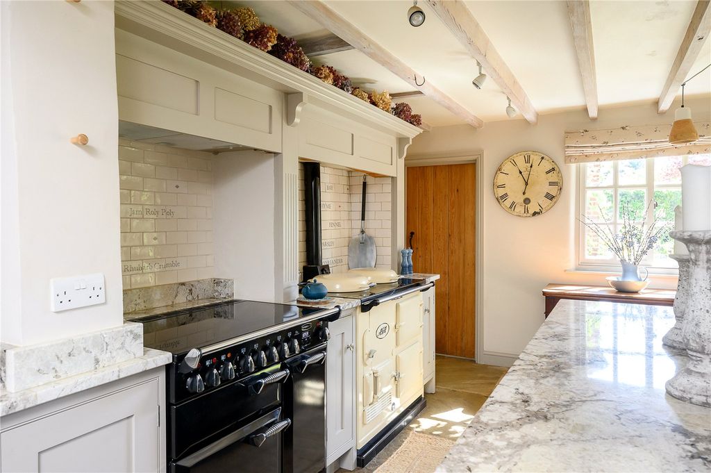 Property photo 3 of 27 Kitchen