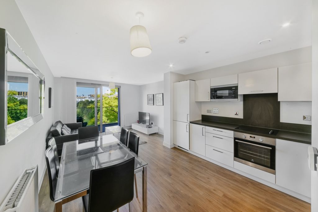 Property photo 1 of 10 Kitchen
