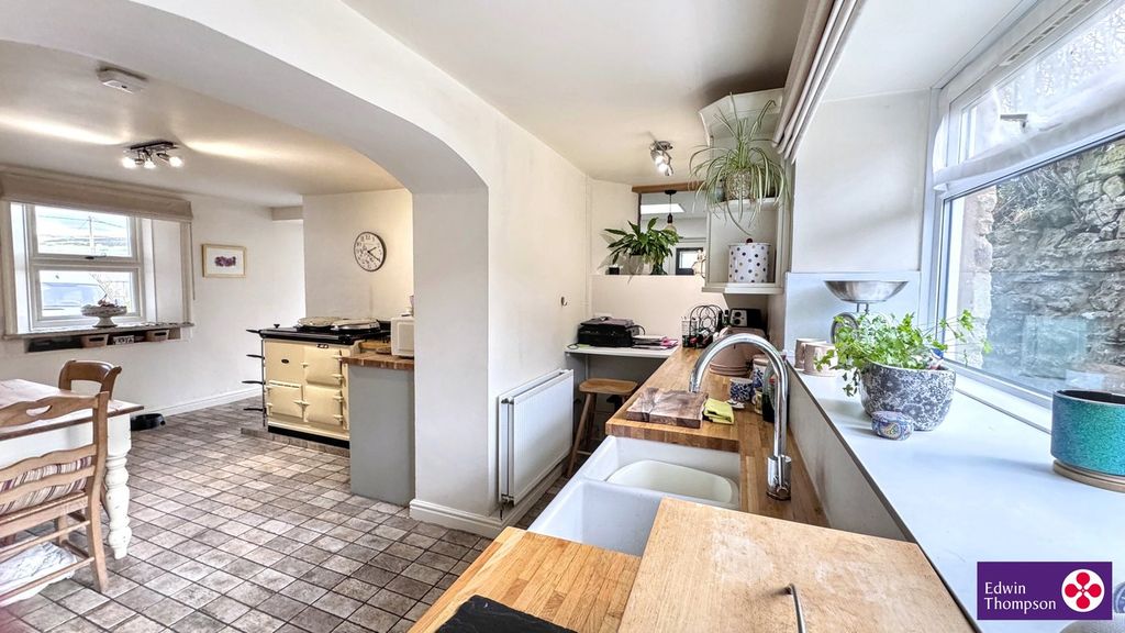 Property photo 3 of 31