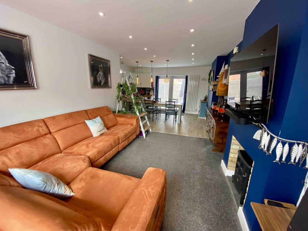 Property photo 3 of 27 Gallery