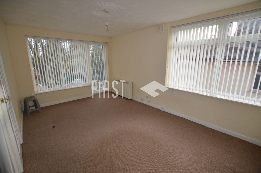 Property photo 1 of 5 Living Room