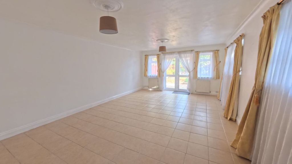 Property photo 3 of 37