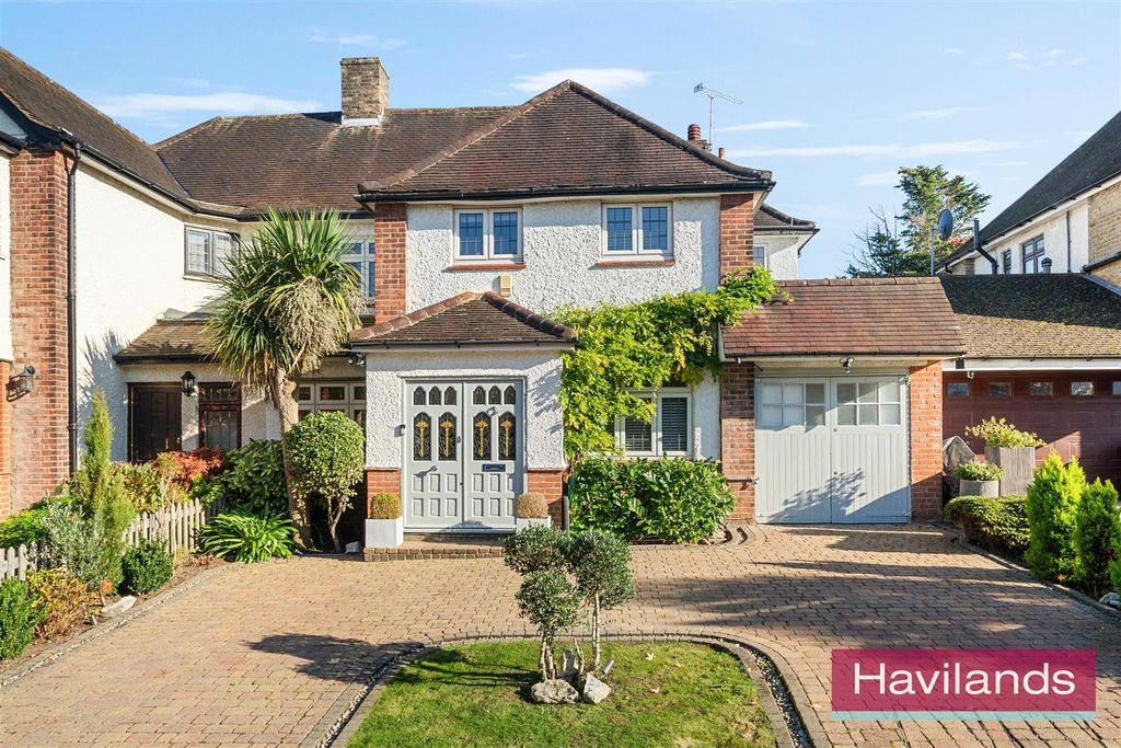 Property photo 1 of 20 5 The Ridgeway N14 6Nx-15.Jpg