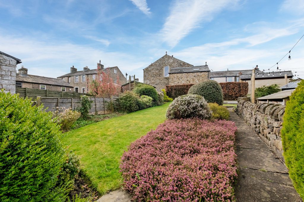 Property photo 2 of 29 Rear Garden 23