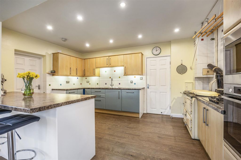 Property photo 3 of 15 Kitchen