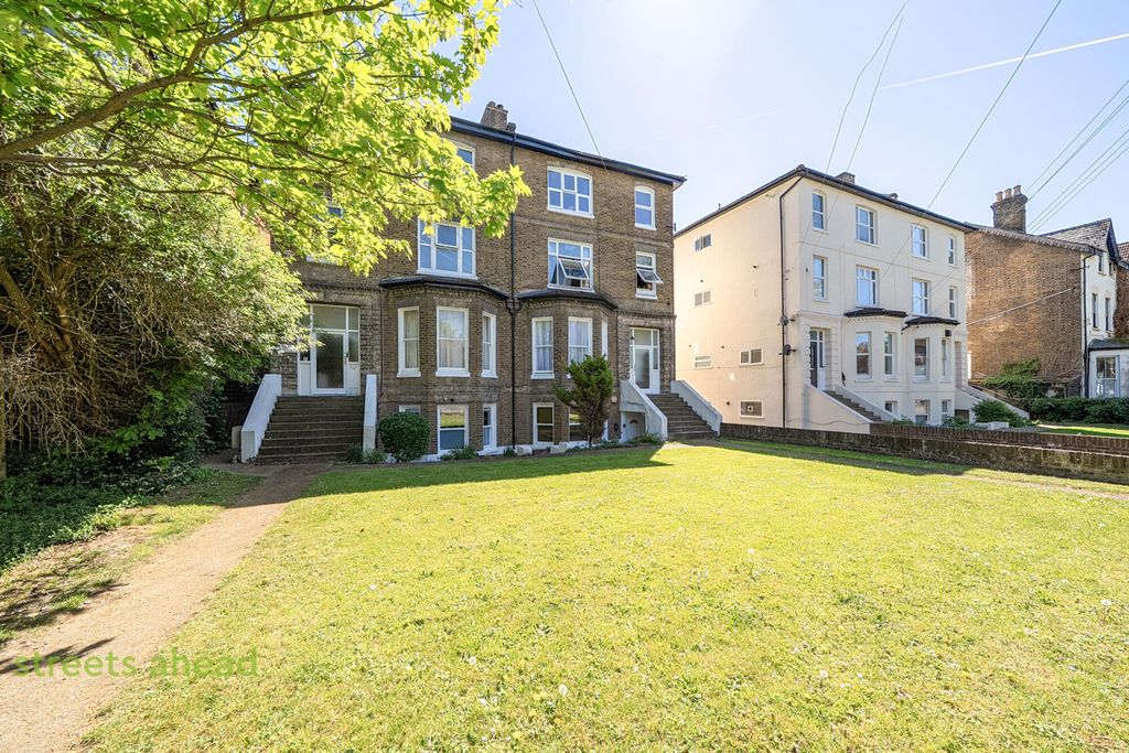 Property photo 3 of 16 27Eef472-Da26-48A...