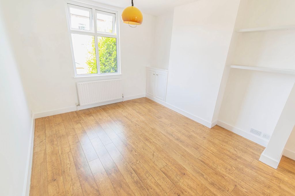 Property photo 2 of 8 Open Plan - Front