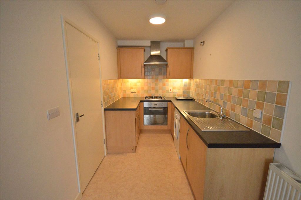 Property photo 2 of 8 Kitchen