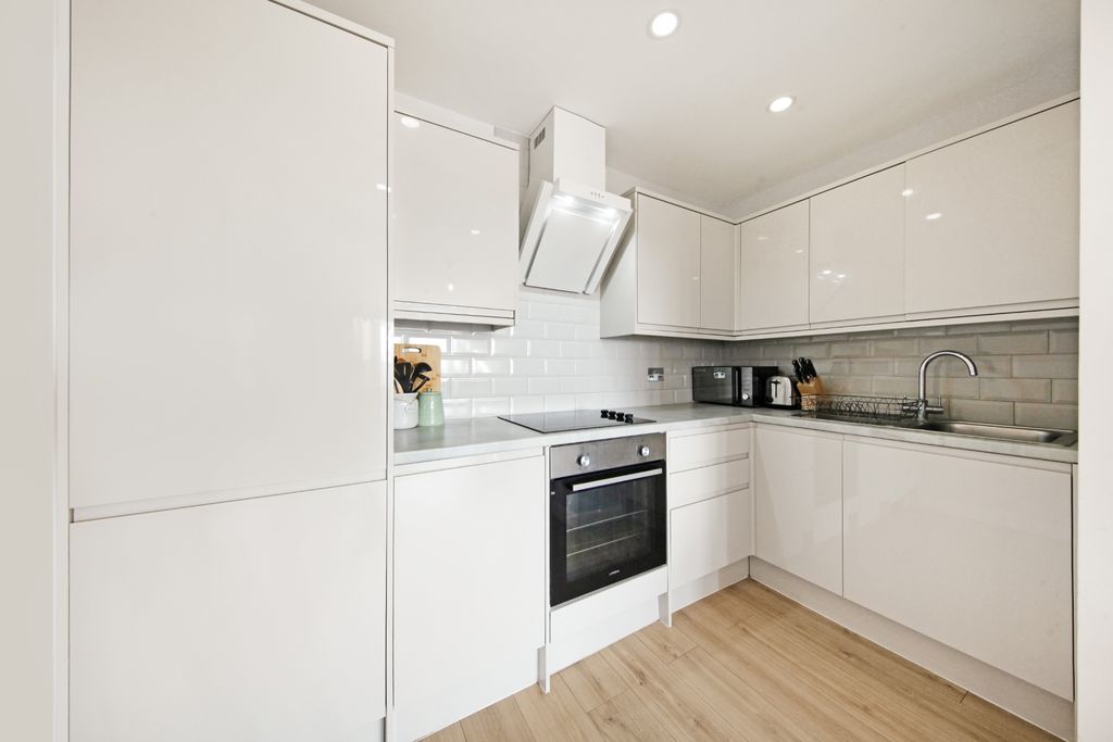 Property photo 3 of 17 Photo 16