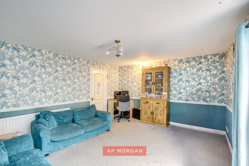 Property photo 2 of 12 Picture No. 18