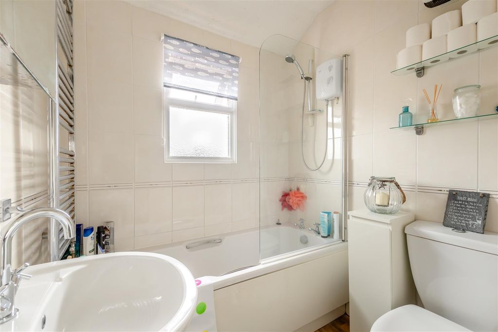 Property photo 3 of 24 Family Bathroom