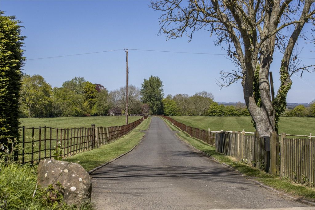 Property photo 3 of 31 Sherrington Manor