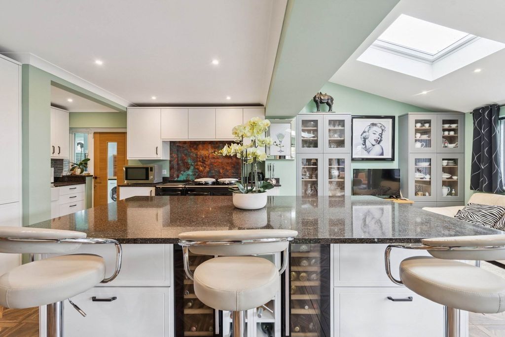 Property photo 2 of 37