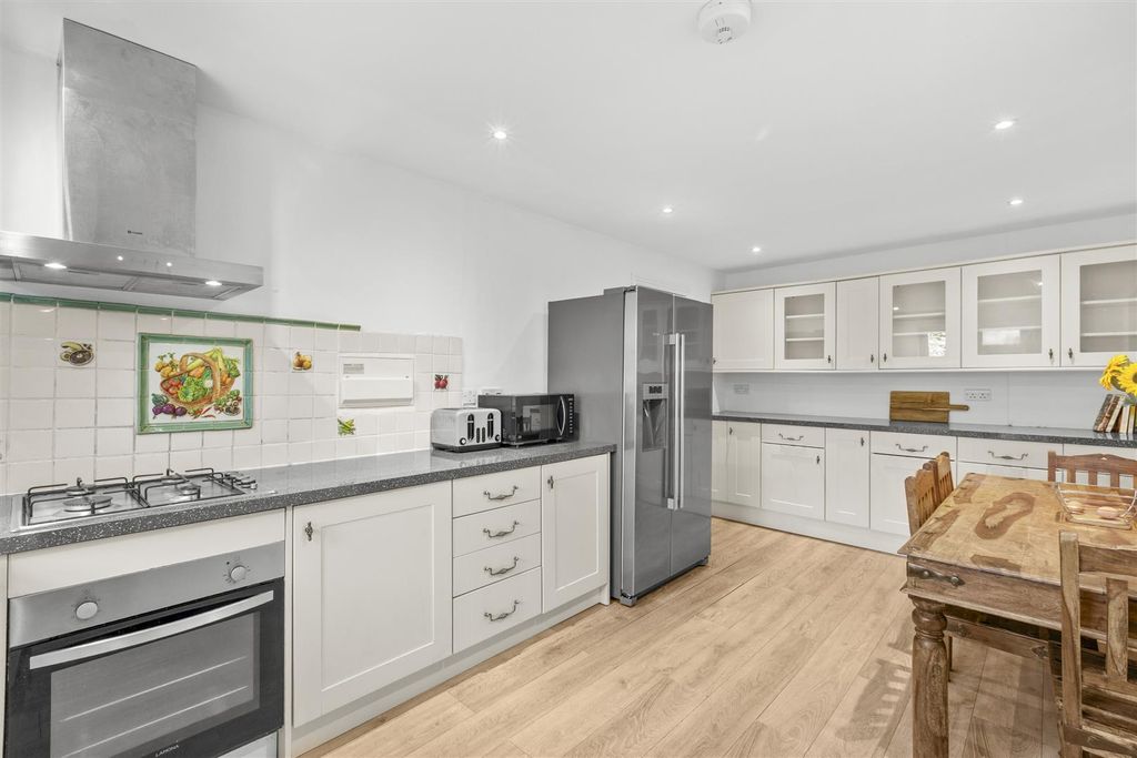 Property photo 2 of 12 Kitchen 1