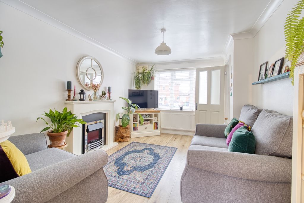 Property photo 3 of 13 Lounge - Ewemove Swindon South