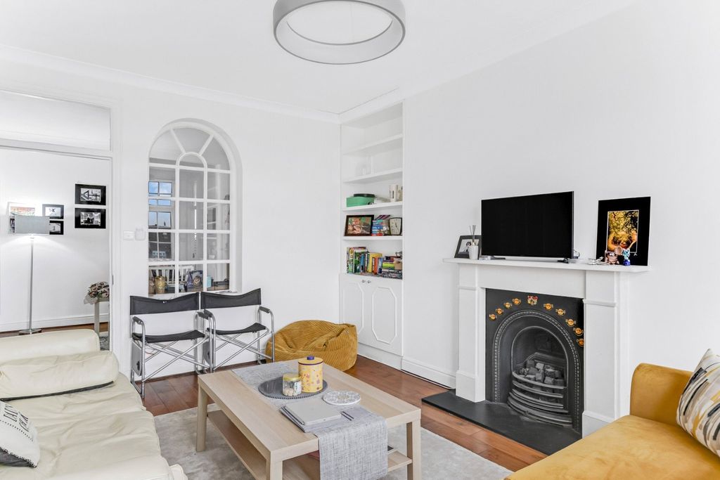 Property photo 2 of 8 Picture No. 11