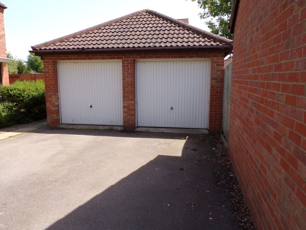 Property photo 3 of 13 Garage/Driveway