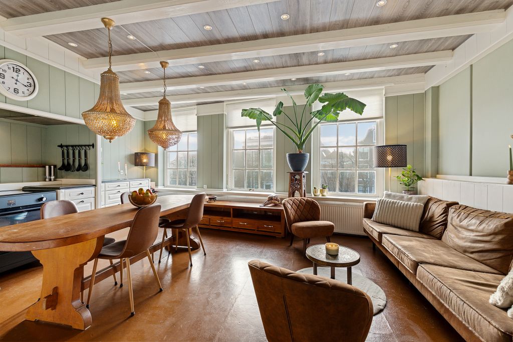 Property photo 2 of 56