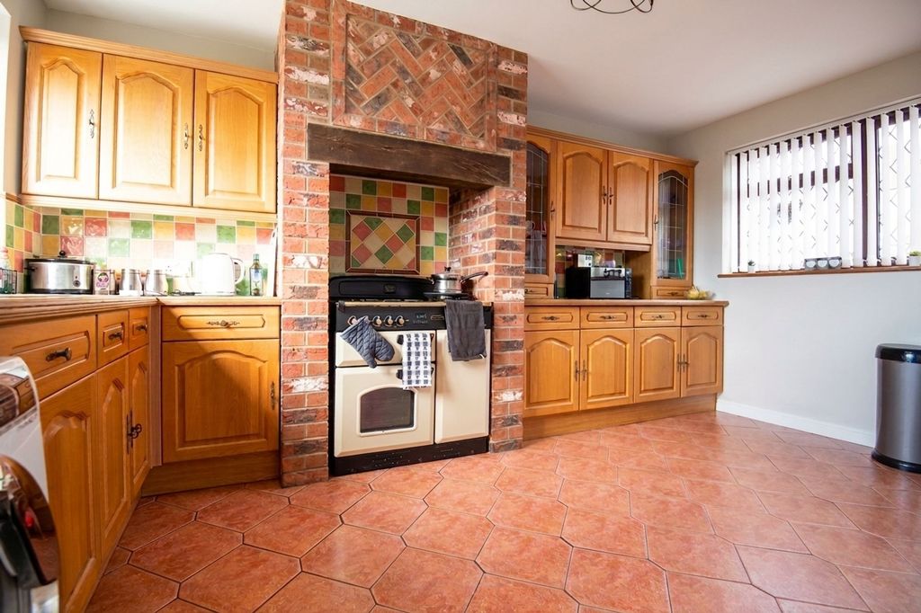 Property photo 3 of 33