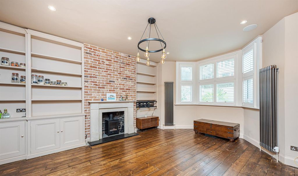 Property photo 2 of 12 Hammersmith Grove 145 Lgf-11-2. Low Res.Jpg