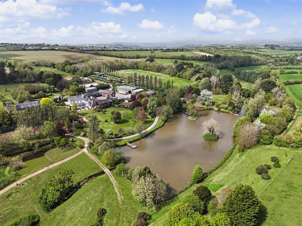 Property photo 1 of 30 Brownstone Manor Farm