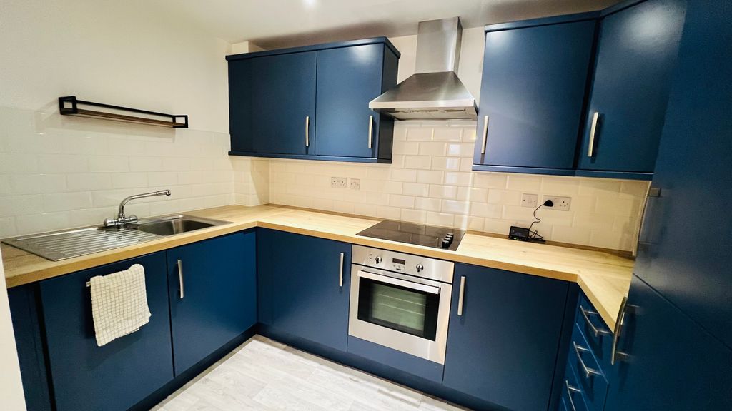 Property photo 2 of 11 Kitchen