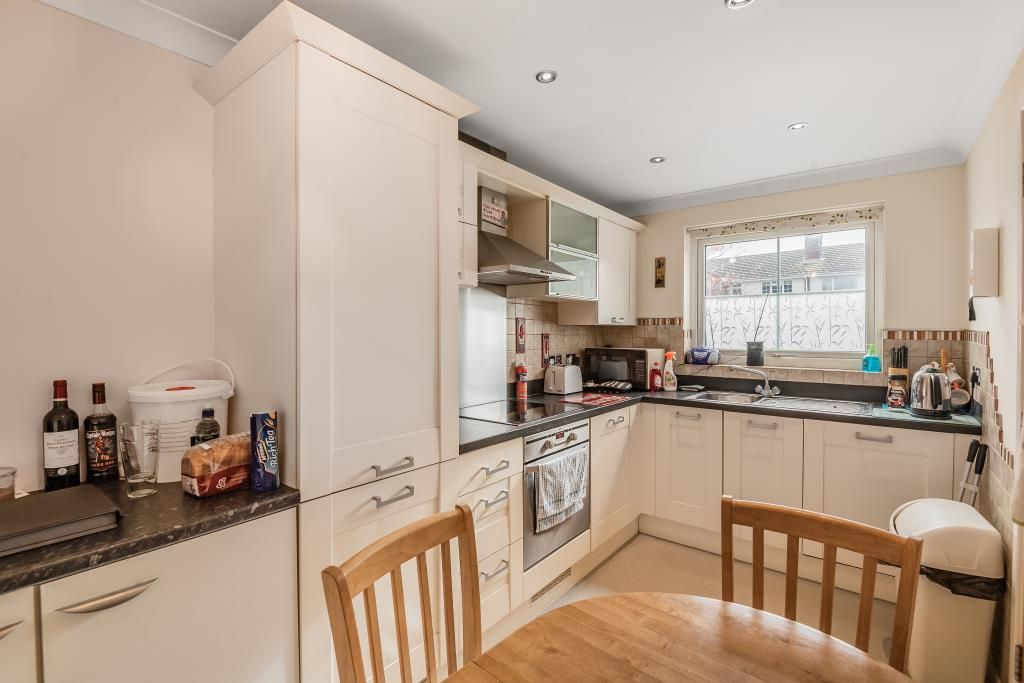 Property photo 2 of 10 Kitchen