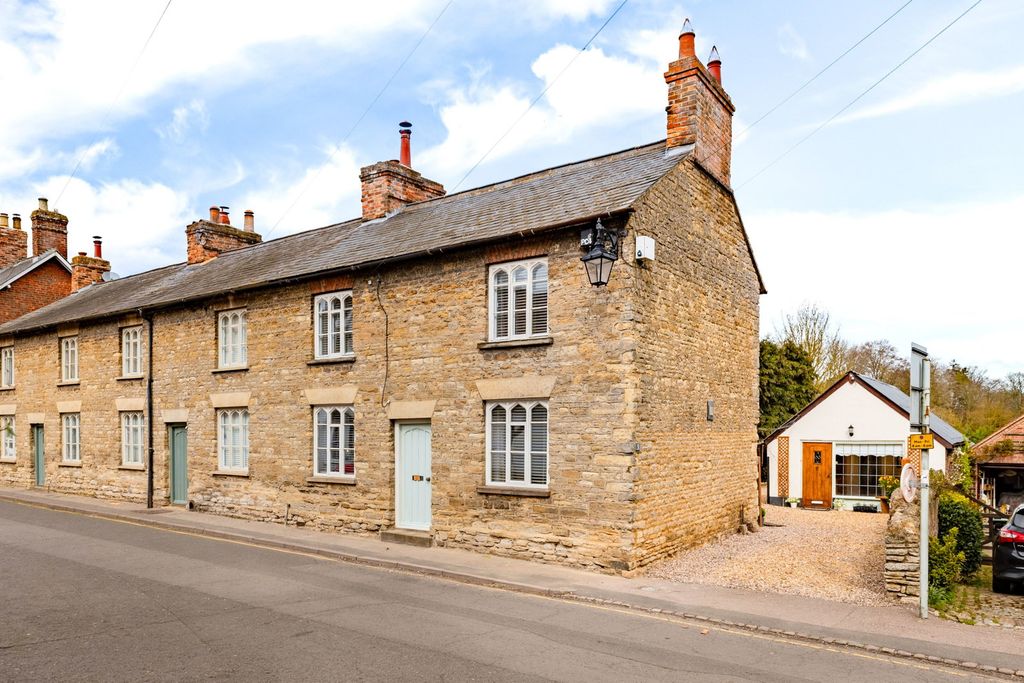 Property photo 1 of 32