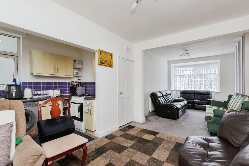 Property photo 3 of 17
