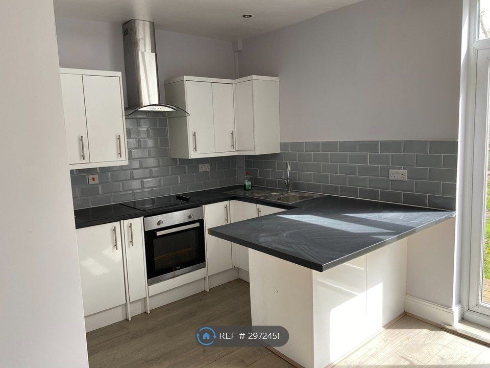 Property photo 2 of 7 Kitchen