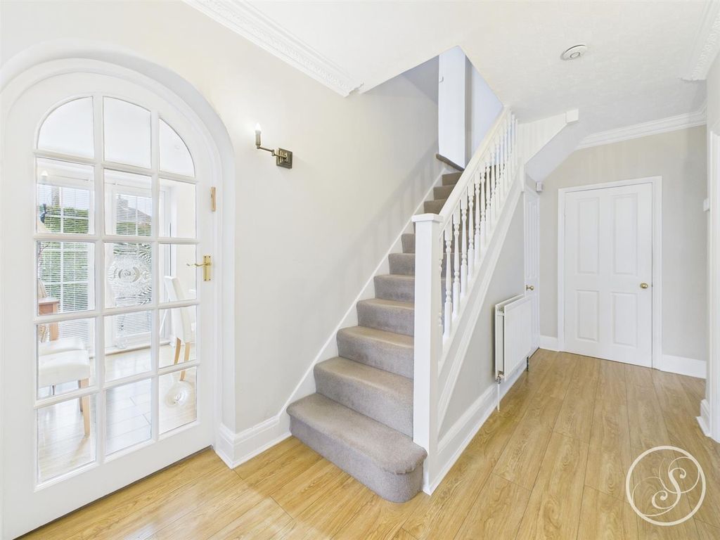 Property photo 2 of 23 Hallway