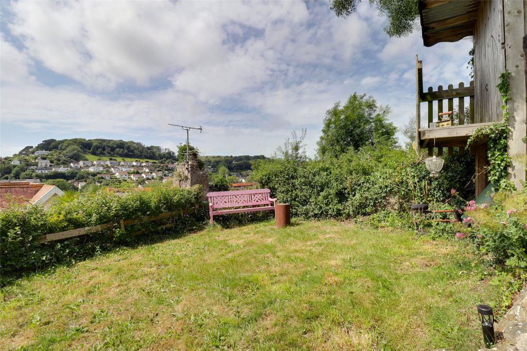 Property photo 3 of 32 Picture No. 10