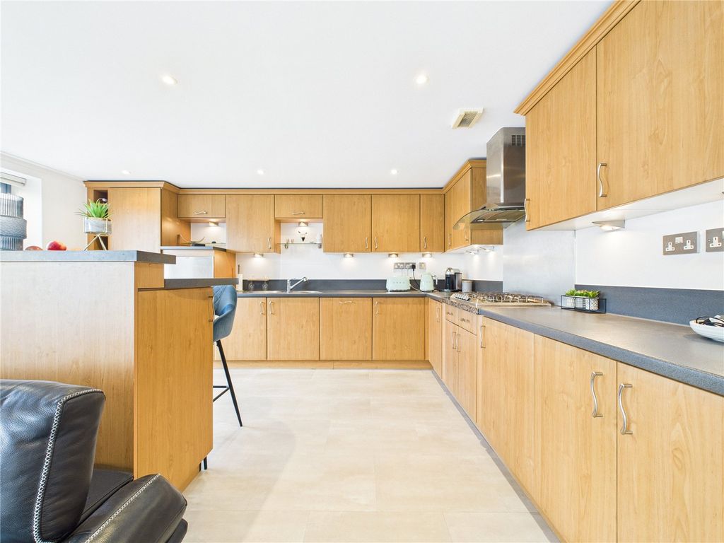 Property photo 3 of 17 Picture No. 23