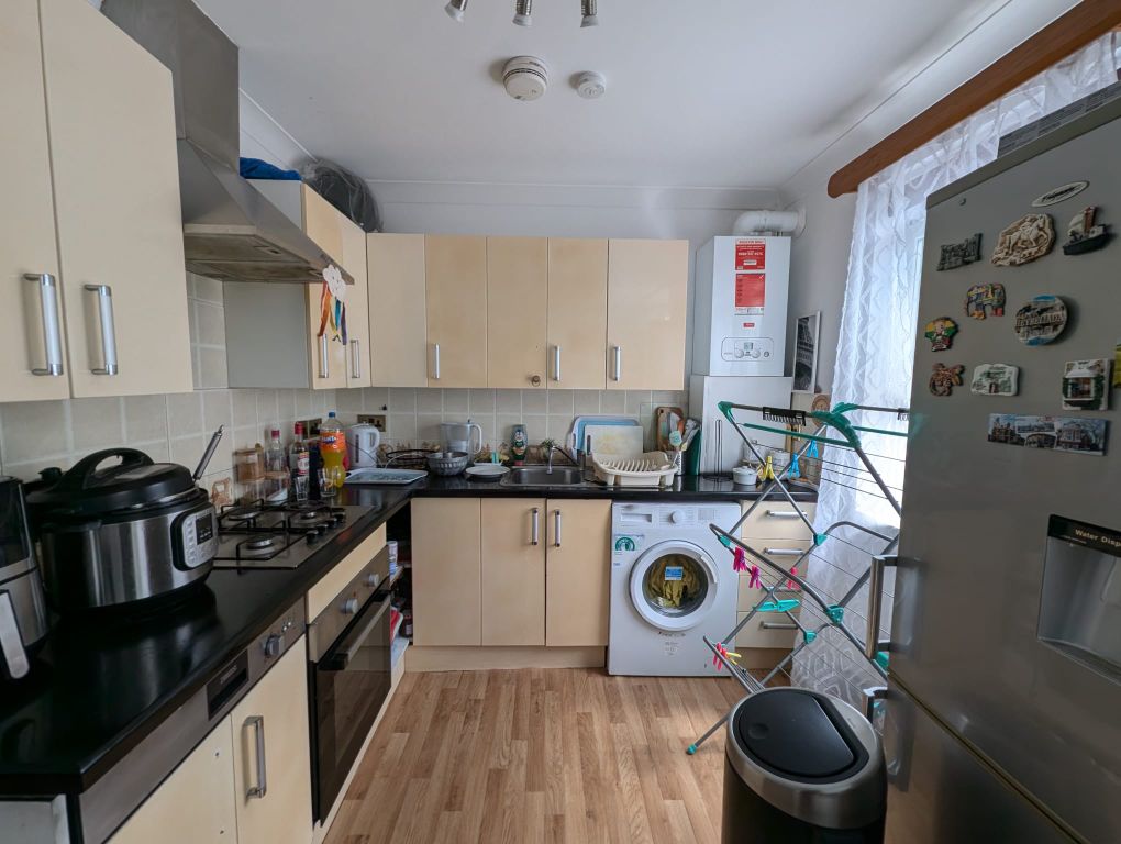 Property photo 3 of 11 Kitchen