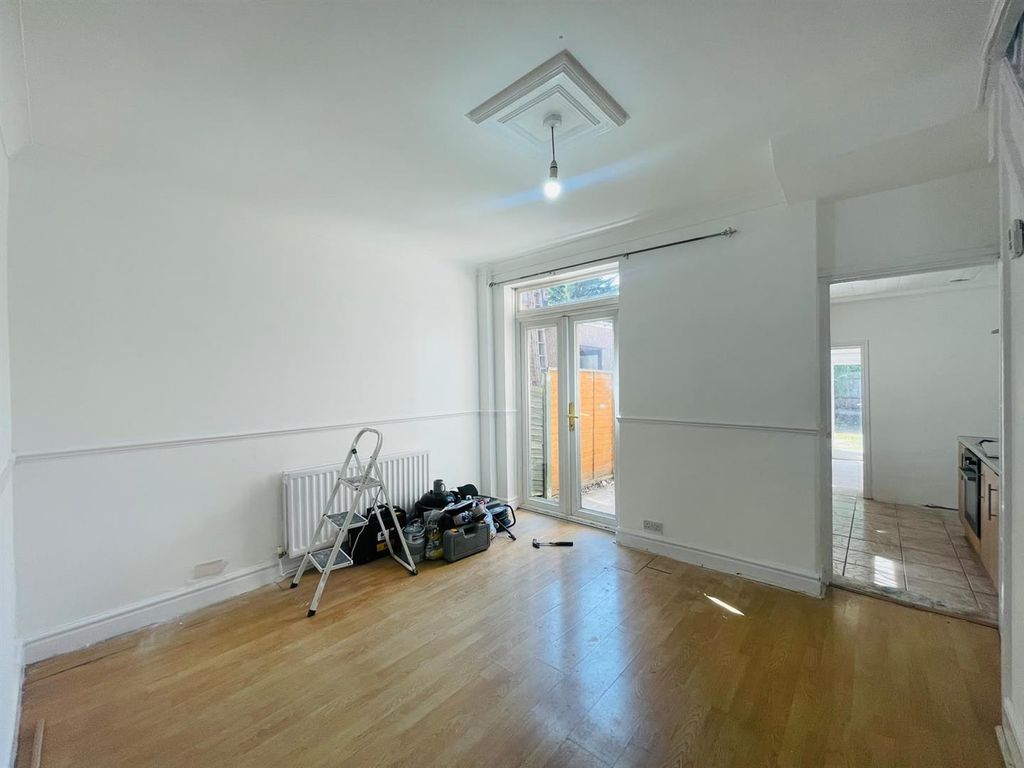 Property photo 3 of 10 Chelmsford Road (10).Jpeg
