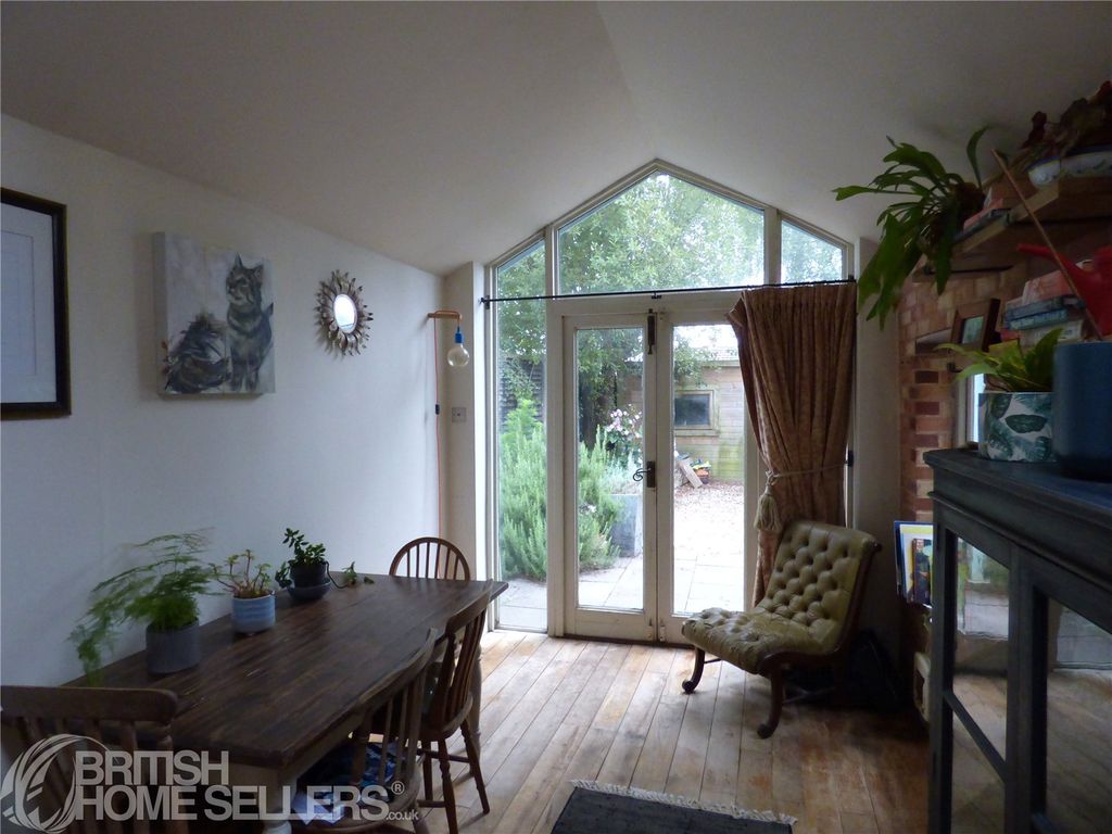 Property photo 3 of 22 Picture No. 06