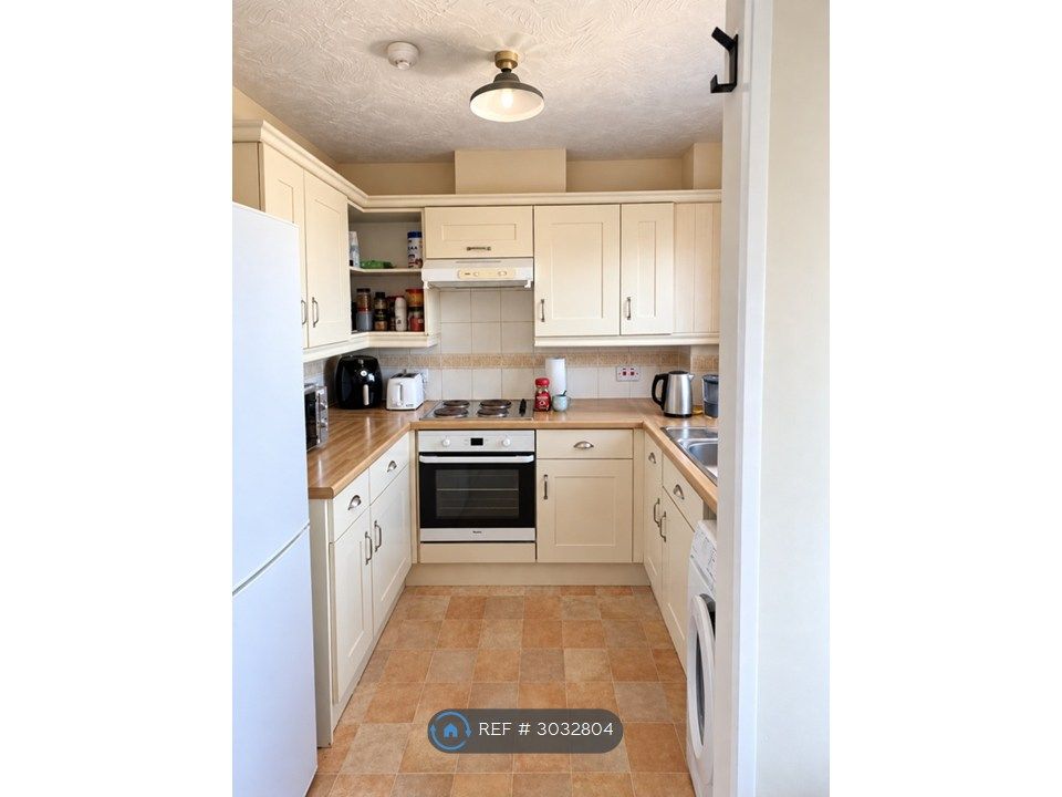 Property photo 2 of 8 Kitchen